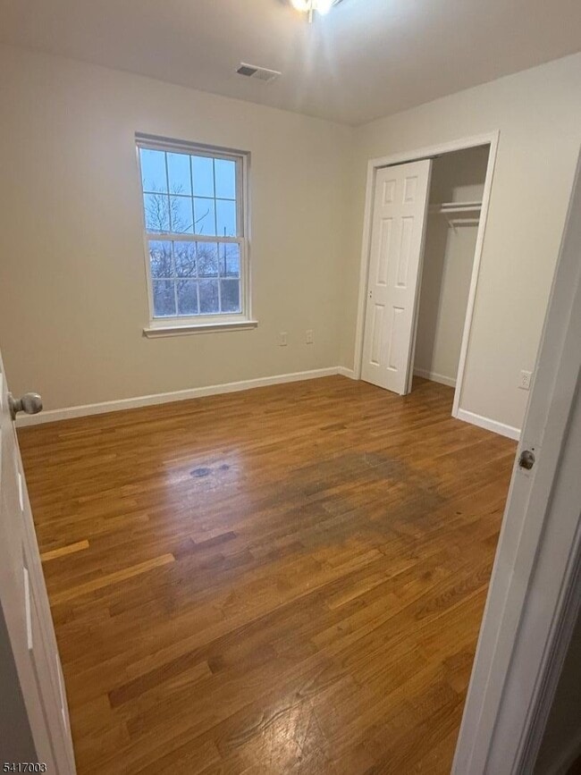 Building Photo - 335 Broadway