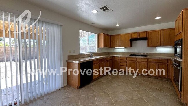 Building Photo - 9489 Sapphire Ave