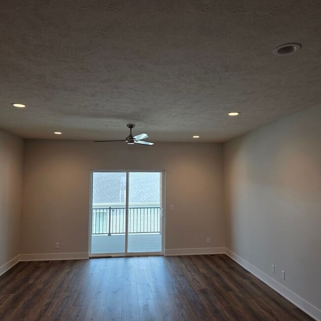 Building Photo - Garden View Zero Entry!! PHOTOS COMING SOON!