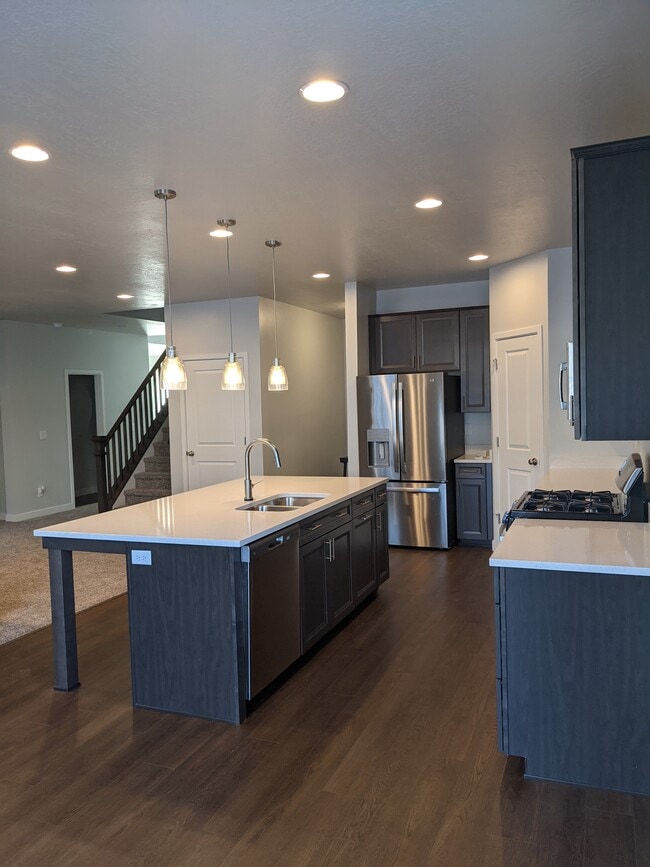 Building Photo - 3293 S Lincoln Ln