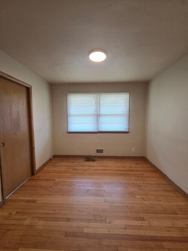 Building Photo - 4301 Eastridge Dr