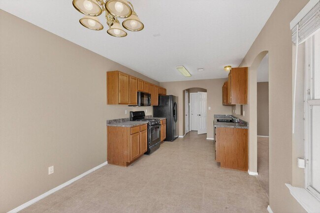 Building Photo - West Side 2/story 3 Bedroom 2.5 Bath 1605/sf 2/CG