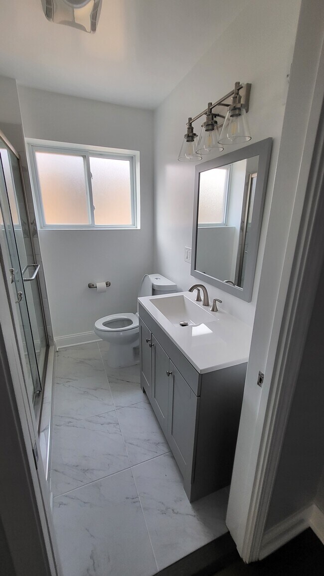 Bathroom - 2908 N Sayre Ave