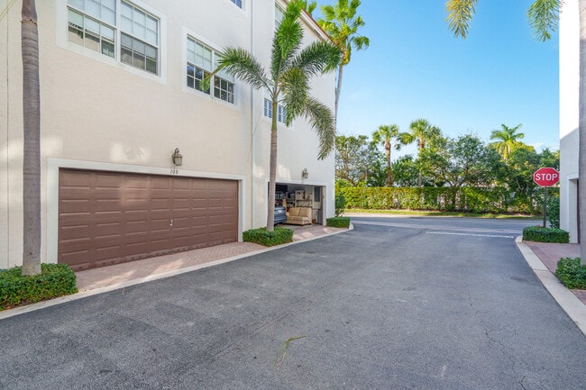 Building Photo - 108 Ocean Cay Way