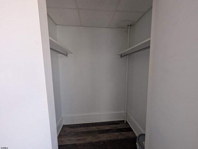 Building Photo - 6405 Ventnor Ave