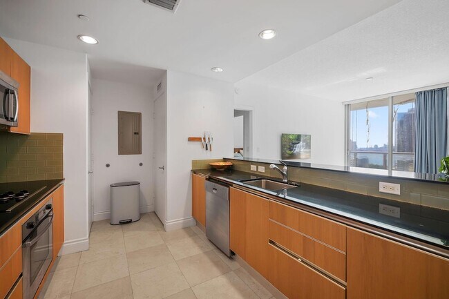 Building Photo - 1050 Brickell Ave