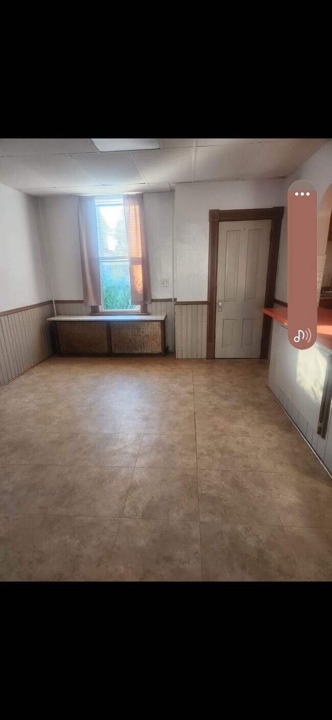 Building Photo - 2020 7th Ave