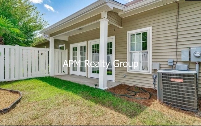 Building Photo - Easly Living Townhome