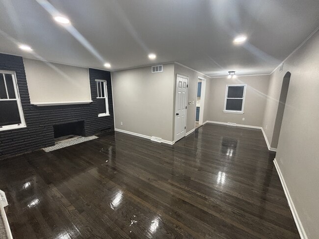 Building Photo - 1058 Baker St