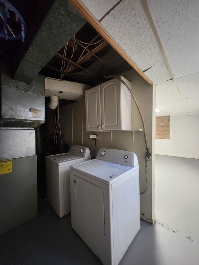 Building Photo - 710 Concord Ln