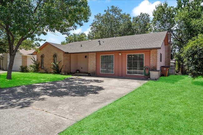 Building Photo - 4611 Cedargrove Dr