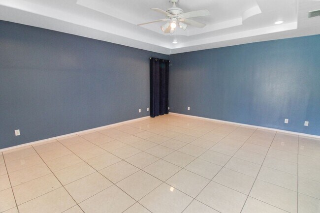 Building Photo - 715 Lake View Dr