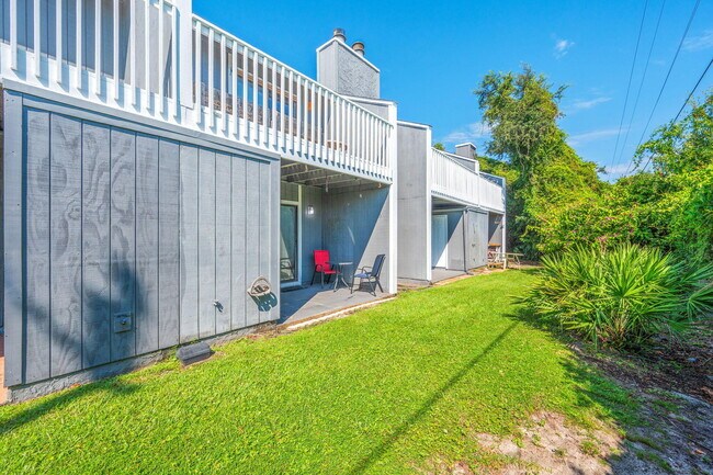 Building Photo - 28 Court Dr