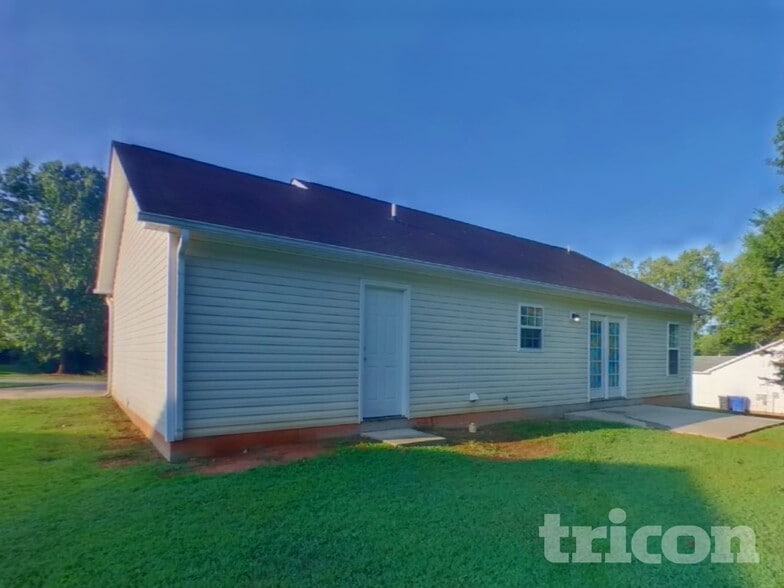 Building Photo - 113 E Panther Creek Rd