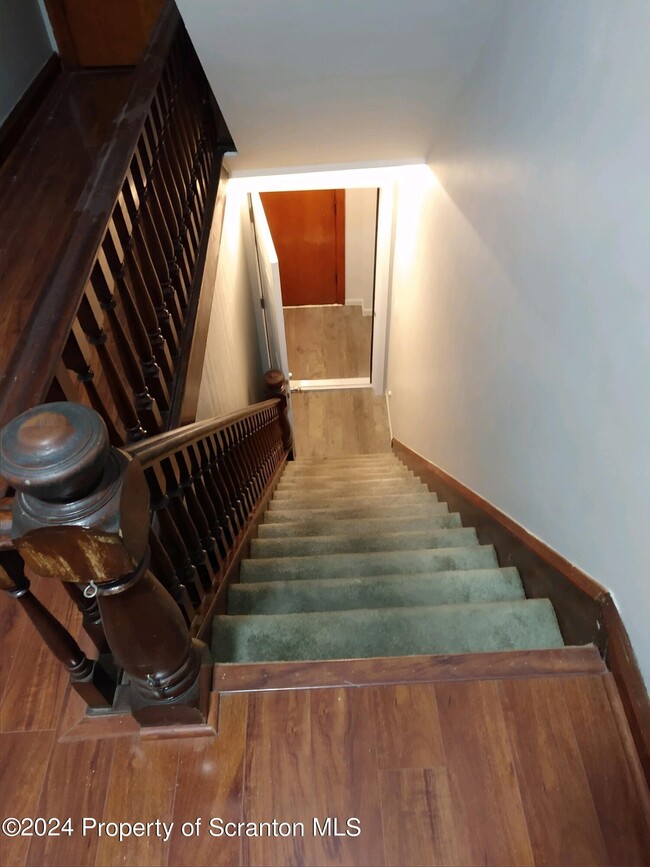 Building Photo - 1357 N Main Ave