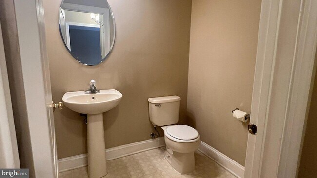 Building Photo - 67 Highpoint Dr