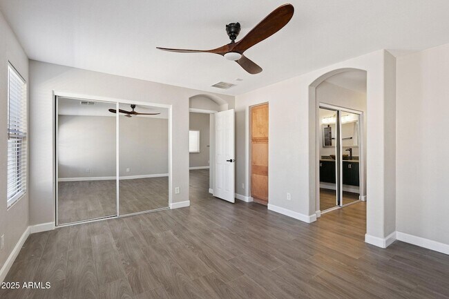 Building Photo - 5409 S 10th Ave