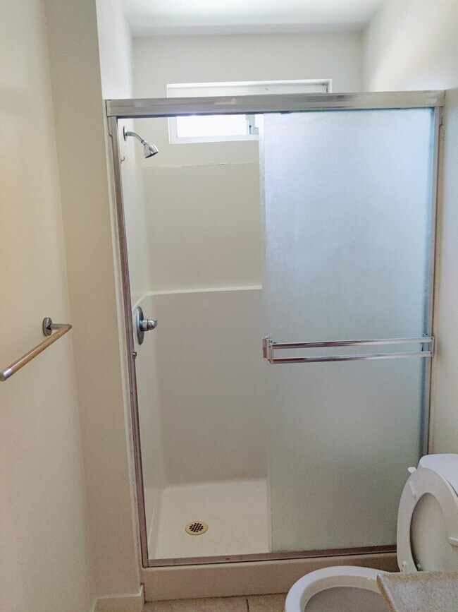 Building Photo - 18589 Lake Forest Dr