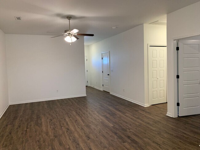 Building Photo - COMING SOON: Newer build in Duenweg!!   3bd/2ba with one car garage. Large primary bedroom with t...