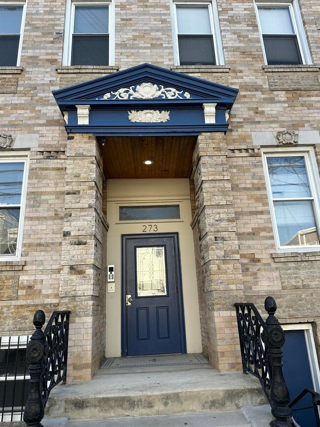 Building Photo - 273 Webster Ave