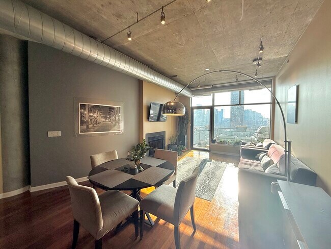 Building Photo - 125 E 13th St