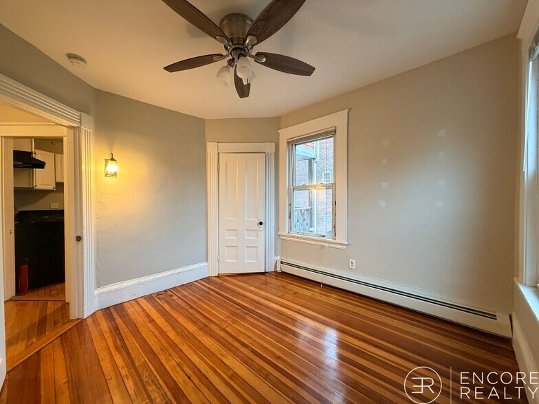 Building Photo - 56 Hancock St