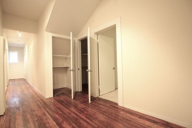 Building Photo - 1895 Page St