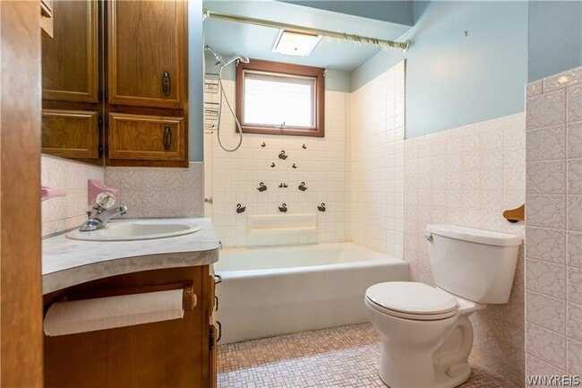 Building Photo - 237 North Park Ave