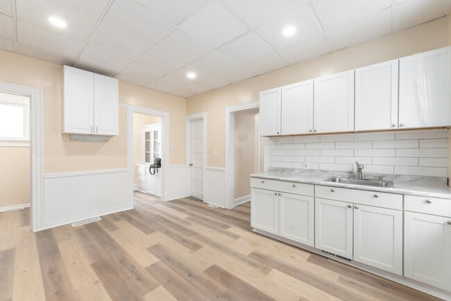 Building Photo - 3794 W 38th St