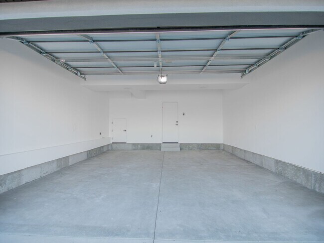 Building Photo - 964 W 350 S