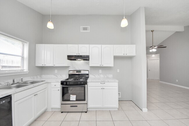 Building Photo - 10603 Thorncliff Dr