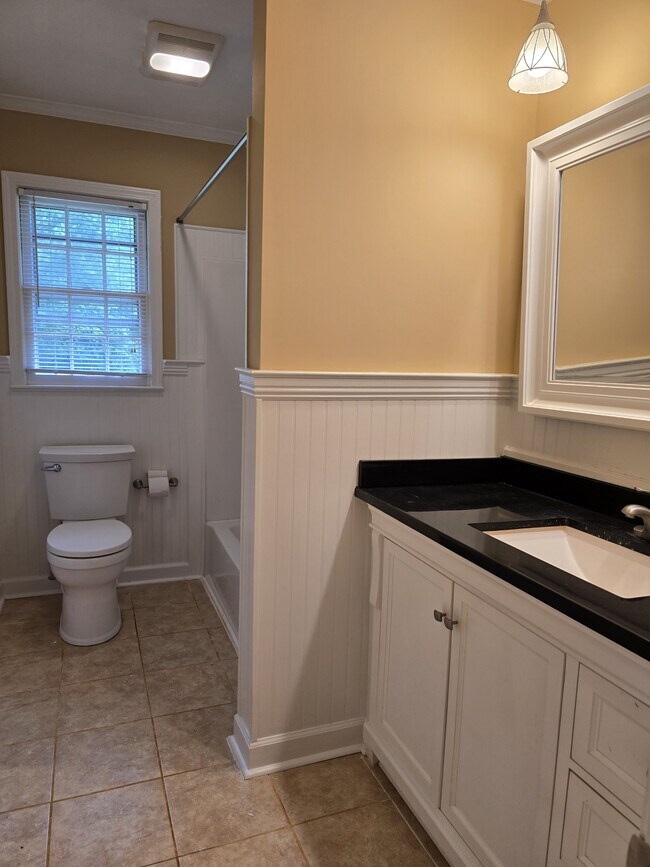 Building Photo - 4680 Forest Manor Dr