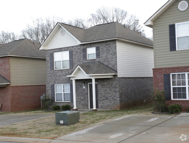 Building Photo - The Pointe at Bayhill