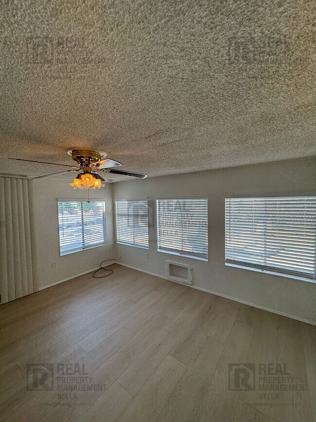Building Photo - 55+ Community Gem: Open Floor Plan, Large ...