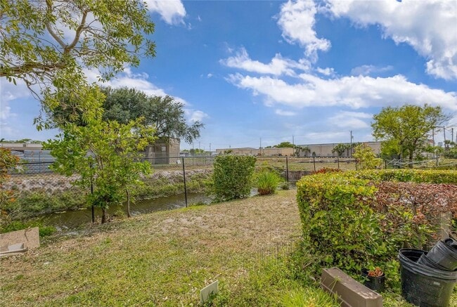 Building Photo - 2037 Nassau Dr
