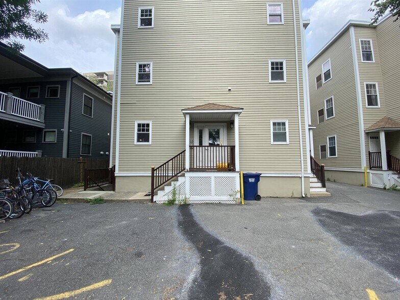 Building Photo - 454 Green St