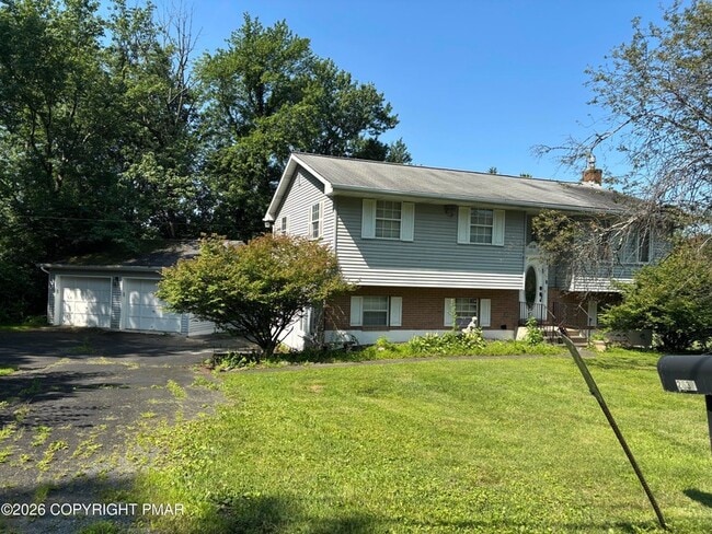Building Photo - 2639 Lakeshore Dr