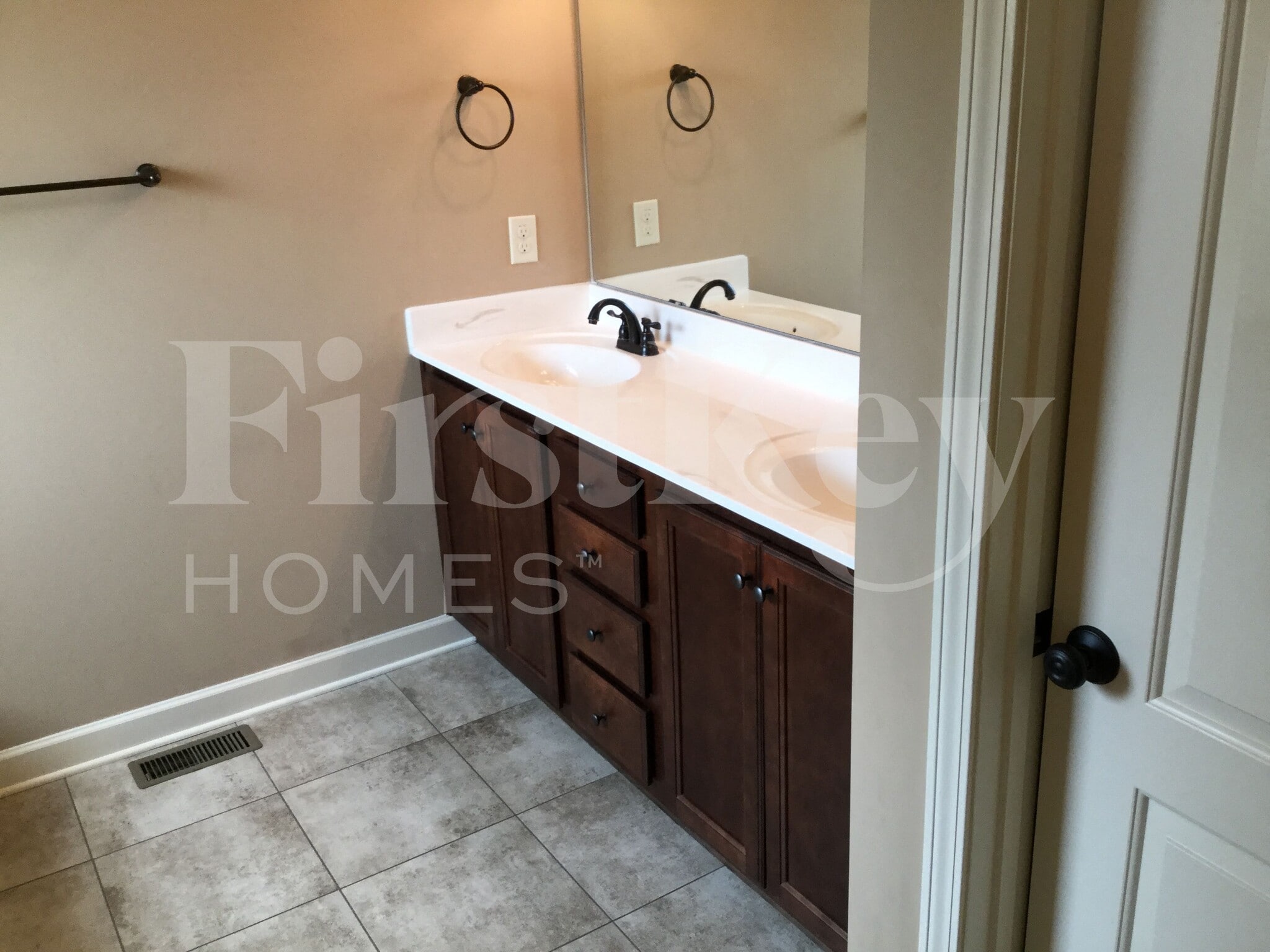 Building Photo - 293 Majestic Oak Dr