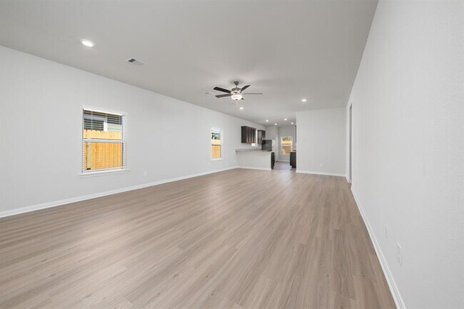 Building Photo - 15435 Maple Ter Dr