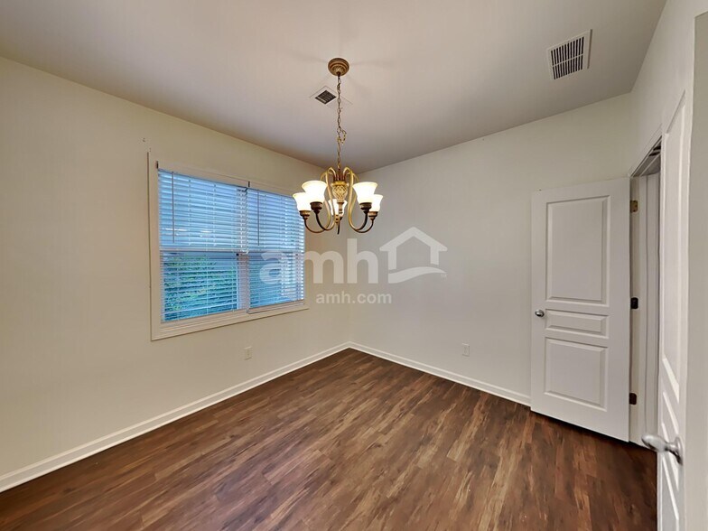 Building Photo - 308 Downing Creek Trl