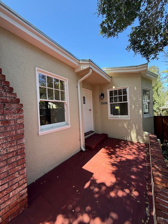 Building Photo - 1808 Sanchez Ave