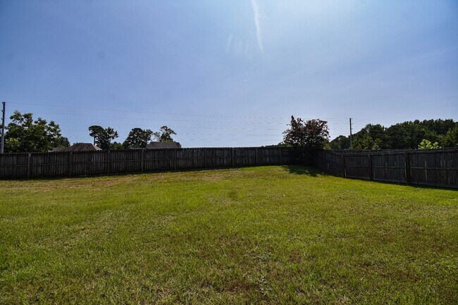 Building Photo - Coming Soon! 3 Bedroom 2 Bathroom- Pets Considered