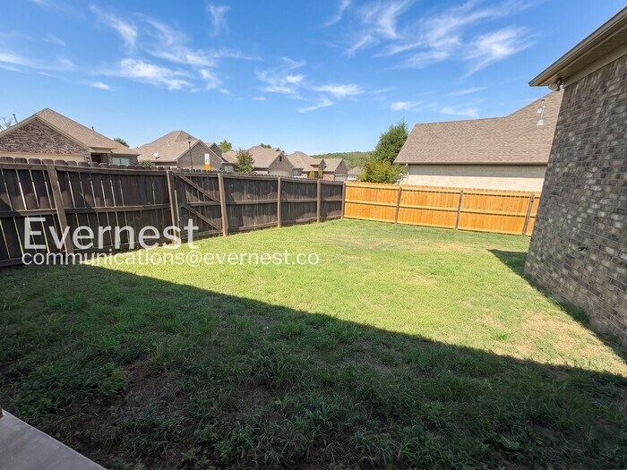 Building Photo - 120 Melville Dr