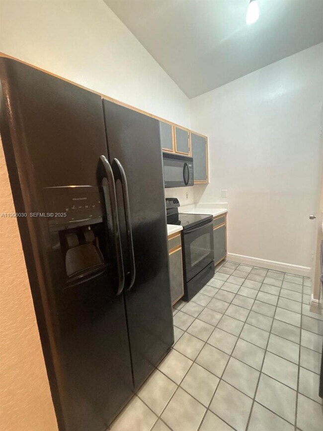 Building Photo - 2831 N Oakland Forest Dr