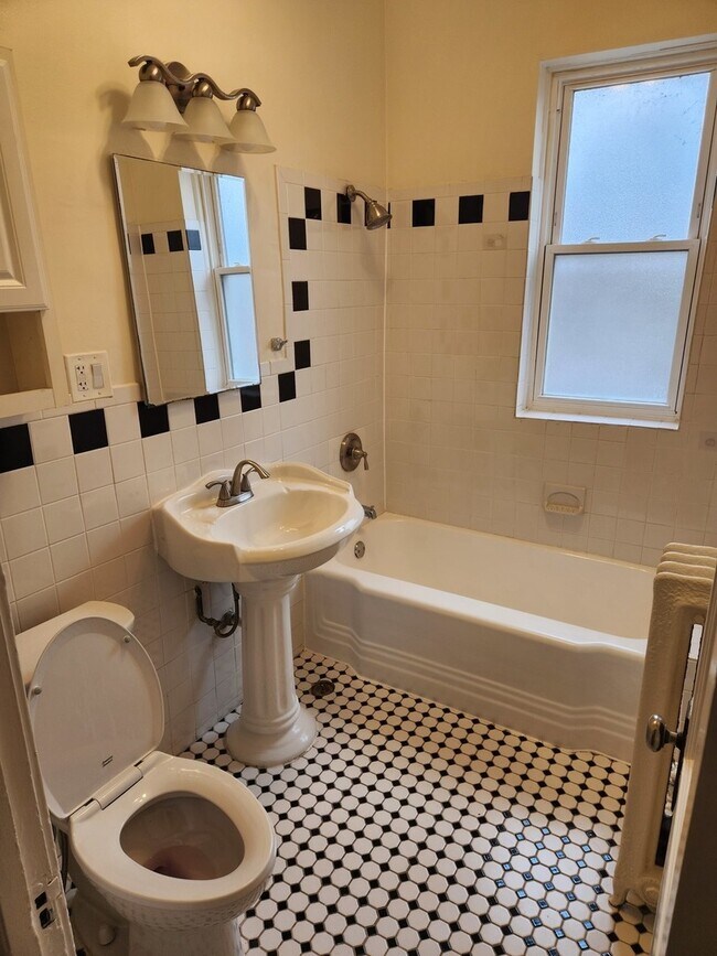 Building Photo - 5959 N Magnolia Ave