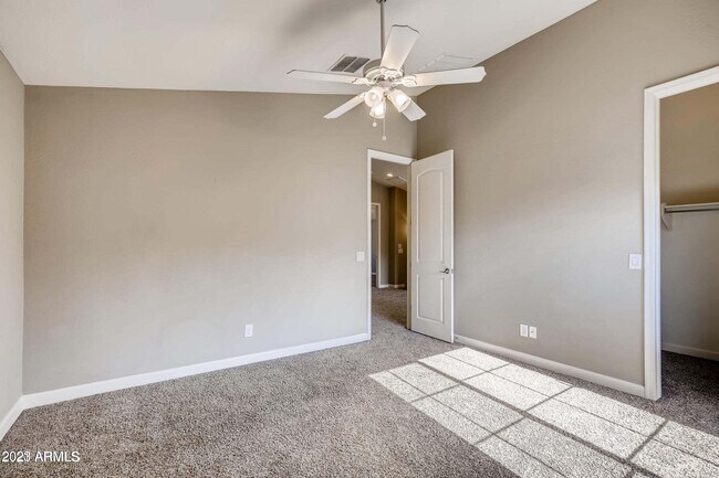 Building Photo - 3043 N 33rd Pl