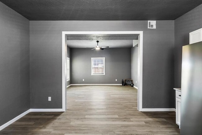 Building Photo - 1320 W Frisco St