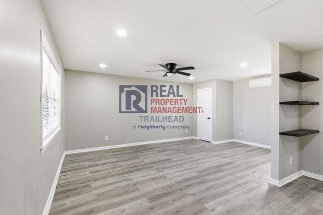 Building Photo - Spacious Modern 5 Bed / 2.5 Bath + 1 Bed / 1 Bath ADU in Wedgwood