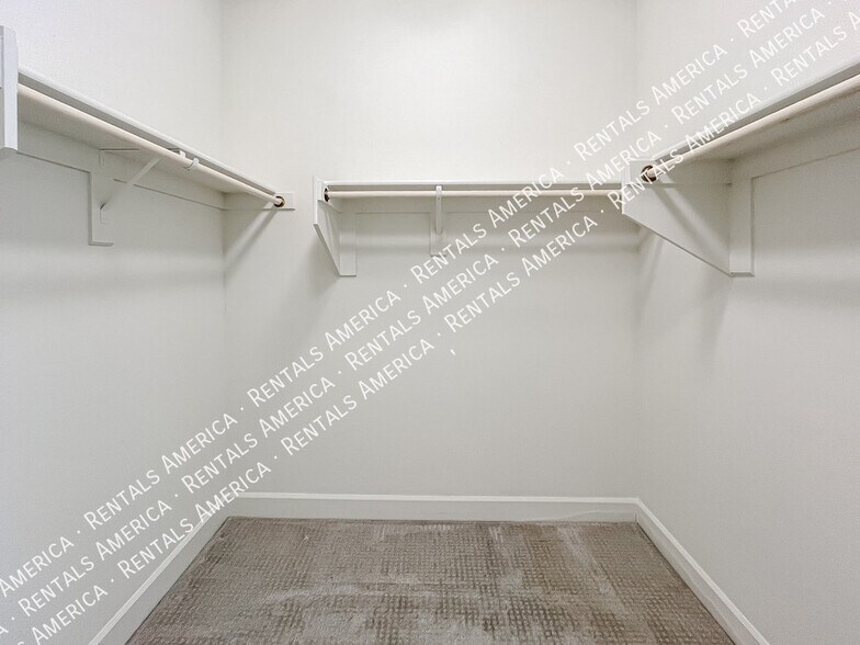 Building Photo - 657 W Browning Pl