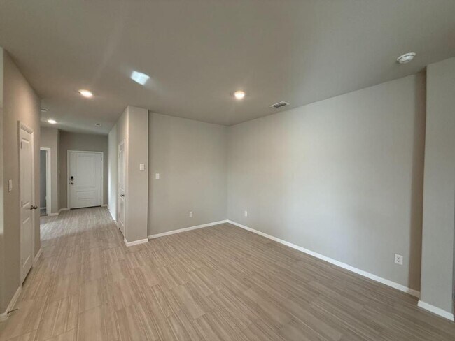 Building Photo - 421 Blanco Dr